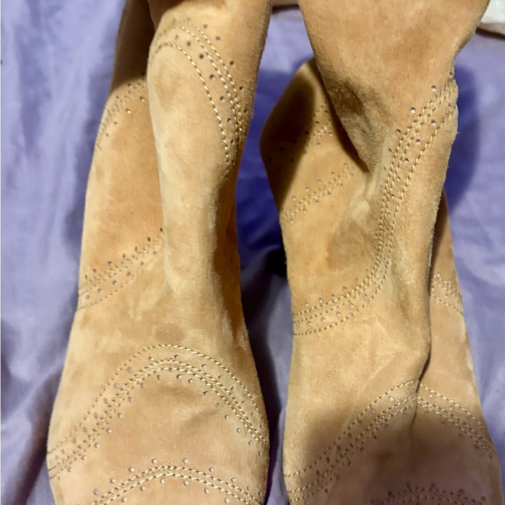 Patrizia Pepe Boots with Chunky Heel & Soft Suede Material. New, never worn!